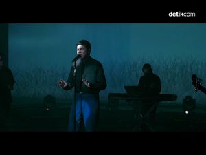 Melihat Kembali Penampilan Tulus Semalam Melihat Kembali Penampilan Tulus Semalam