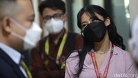 Tyna Kanna Minta Doa, Irit Bicara