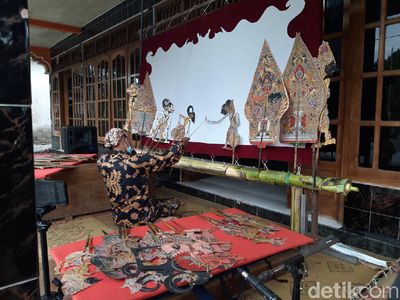 Kisah 6 Dalang Senior Boyolali Terpaksa Ngamen dari Rumah ke Rumah