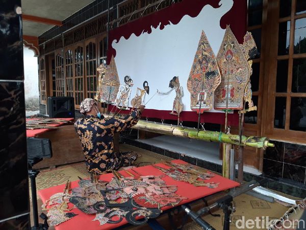 Kisah 6 Dalang Senior Boyolali Terpaksa Ngamen dari Rumah ke Rumah