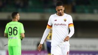 Bek: Chris Smalling, sudah di klub. Foto: Marco Luzzani/Getty Images