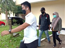 Bupati Kolaka Timur Jalani Sidang Perdana Kasus Suap Infrastruktur