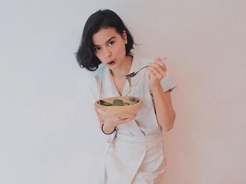 Momen Romantis Eva Celia dan Demas Narawangsa saat Makan Bersama