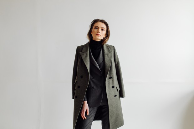 Gaya monokrom wanita Virgo