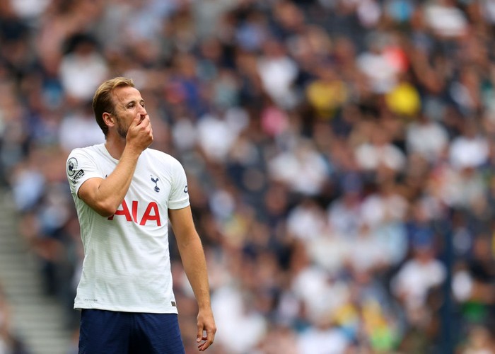 Harry Kane LONDON, ENGLAND - AUGUST 29: Harry Kane of Tottenham Hotspur during the Premier League match between Tottenham Hotspur and Watford at Tottenham Hotspur Stadium on August 29, 2021 in London, England. (Photo by Catherine Ivill/Getty Images)