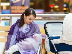 Ya Ampun, Viral Ibu Menyusui Diperlakukan Semena-mena di Bandara