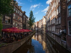 Belanda Buka Pintu untuk Turis yang Sudah Divaksinasi, Tak Perlu Karantina