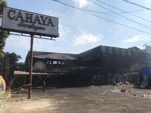 Polisi Selidiki Penyebab Kebakaran Toko Swalayan di Cilandak Jaksel Polisi Selidiki Penyebab Kebakaran Toko Swalayan di Cilandak Jaksel