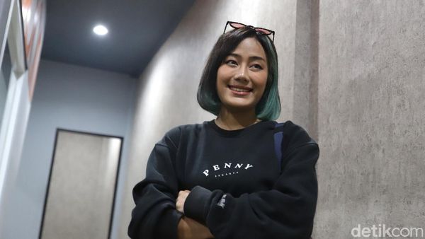 Cantiknya Firsabilah, Kekasih Coki Pardede yang Masih Setia Menunggu