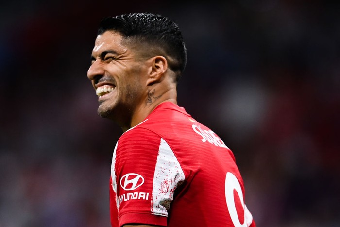 MADRID, SPAIN - SEPTEMBER 15: Luis Suarez of Atletico de Madrid looks on during the UEFA Champions League group B match between Atletico Madrid and FC Porto at Wanda Metropolitano on September 15, 2021 in Madrid, Spain. (Photo by David Ramos/Getty Images)