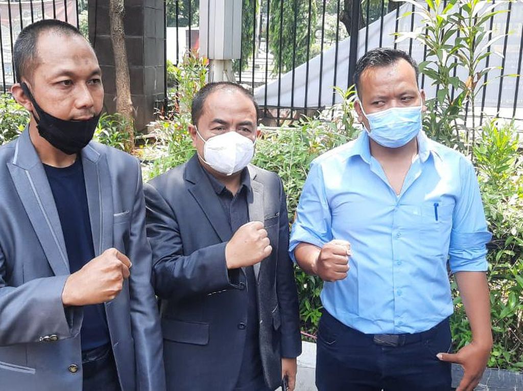 Ayah Taqy Malik Polisikan Balik Mantan Istri soal Tudingan Seks Anal Ayah Taqy Malik Polisikan Balik Mantan Istri soal Tudingan Seks Anal