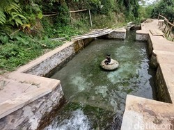 Tersembunyi di Bandung, Mata Air Campaka Menyegarkan dan Amat Jernih!