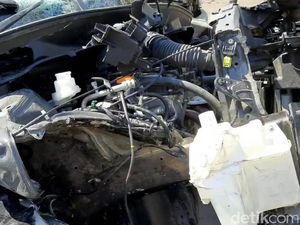 Minibus Seruduk Belakang Truk Boks di Tol Cipali, Satu Orang Tewas