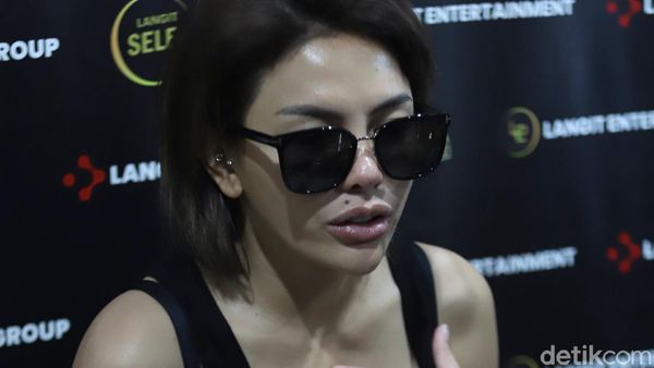 Nikita Mirzani Rela Hapus Tato di Tubuhnya