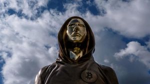 Misteriusnya Penemu Bitcoin, Patungnya Berdiri di Budapest