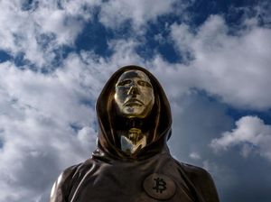 Misteriusnya Penemu Bitcoin, Patungnya Berdiri di Budapest Misteriusnya Penemu Bitcoin, Patungnya Berdiri di Budapest