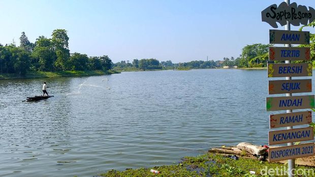 Situ Tujuh Muara sanggup menjadi destinasi rekreasi alternatif di Kota Depok, Jawa Barat. Sayangnya, sebagian segi danau tertutup gulma.