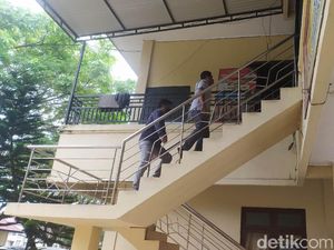 Kena OTT KPK, Bupati Koltim Masih Diperiksa di Polda Sultra Kena OTT KPK, Bupati Koltim Masih Diperiksa di Polda Sultra