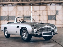 Bikin Geleng-geleng Kepala, Mobil Replika James Bond ini Dijual Rp 1,7 Miliar