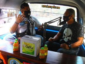 Saat Angkot di Malang Disulap Jadi Studio Podcast Keliling