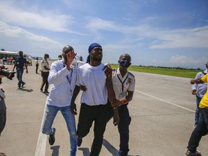 AS Terus Deportasi Migran Haiti di Tengah Memburuknya Perang Geng AS Terus Deportasi Migran Haiti di Tengah Memburuknya Perang Geng