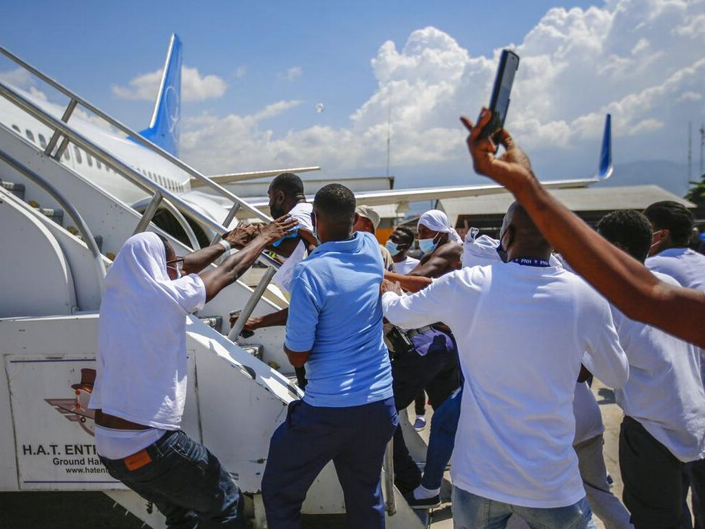 Dideportasi, Migran Haiti Paksa Masuk Pesawat untuk Kembali ke AS