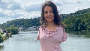 8 Potret Wanita Tanpa Tangan yang Menginspirasi, Urus Anak Pakai Kaki