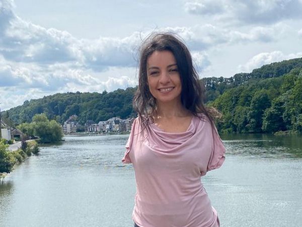 8 Potret Wanita Tanpa Tangan yang Menginspirasi, Urus Anak Pakai Kaki