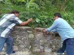 Mutu Dipertanyakan, Talut Jalan Banjarnegara Ambrol Dipukul Tangan Kosong