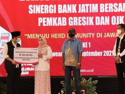 Gandeng OJK, bankjatim Gelar Vaksinasi 7.600 Dosis di Pulau Bawean
