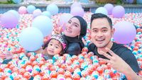 Mewah! Crazy Rich Malang Rayakan Ultah Anak dengan Kolam Kinder Joy