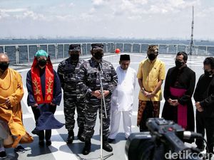 Doa Lintas Agama di Atas KRI Semarang