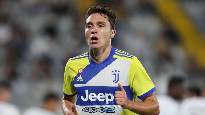 LA SPEZIA, ITALY - SEPTEMBER 22: Federico Chiesa of Juventus in action during the Serie A match between Spezia Calcio v Juventus at Stadio Alberto Picco on September 22, 2021 in La Spezia, Italy.  (Photo by Gabriele Maltinti/Getty Images)