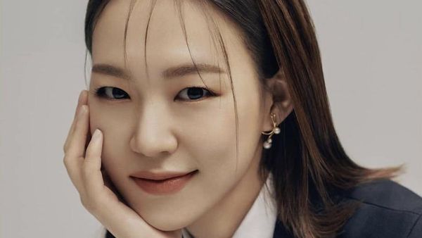 8 Potret Han Ye Ri Comeback Lewat Drakor Hometown Setelah Film Minari