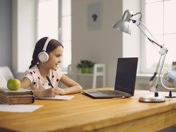 Pandemi Covid-19 dan Kisah Adaptif Para Guru terhadap Teknologi