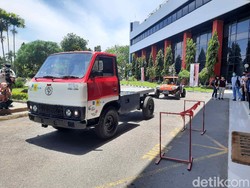 IT Telkom Surabaya Buat Inovasi Truk Listrik dengan Smart ID