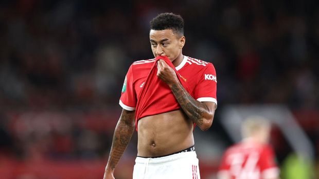 MANCHESTER, ENGLAND - SEPTEMBER 22: Jesse Lingard of Manchester United looks dejected during the Carabao Cup Third Round match between Manchester United and West Ham United at Old Trafford on September 22, 2021 in Manchester, England. (Photo by Alex Pantling/Getty Images)