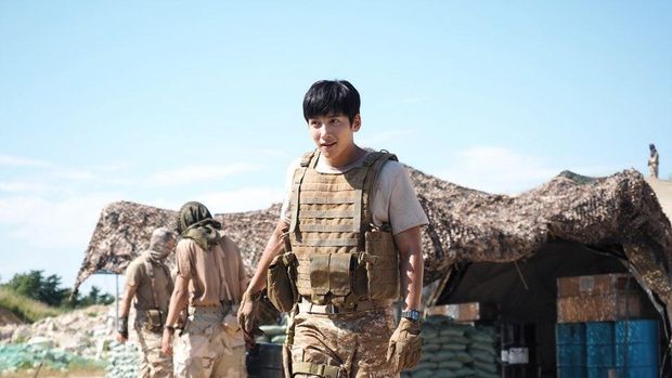 5 Gaya Aktor Korea dalam Balutan Seragam di Drama, Siapa Paling Keren?