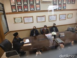 Jonathan Frizzy dan Dhena Devanka Hadiri Sidang Cerai, Mediasi Gagal