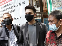 Jonathan Frizzy Bantah Selingkuh dan KDRT Istri ke Pengadilan Agama