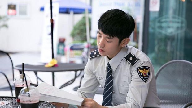 Jung Hae In in a police uniform at While You Were Sleeping