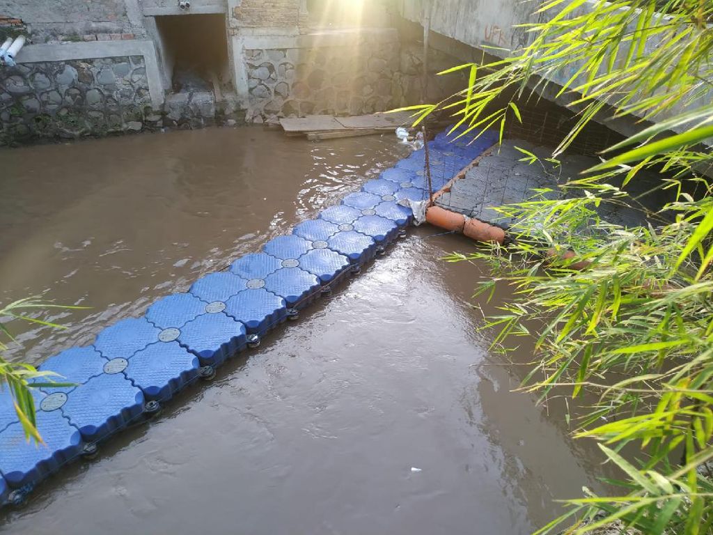 Sampah Diangkut, Kali Dekat Kelurahan Rawa Bunga Jaktim Bersih