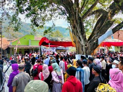 Diserbu Warga, Acara Adat Desa Nunuk Baru Majalengka Timbulkan Kerumunan