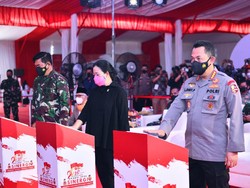 Tinjau Vaksinasi Massal Akabri 96, Kapolri: Terus Kerja Keras Lawan COVID