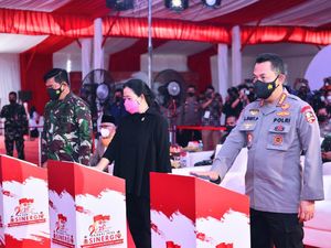 Tinjau Vaksinasi Massal Akabri 96, Kapolri: Terus Kerja Keras Lawan COVID Tinjau Vaksinasi Massal Akabri 96, Kapolri: Terus Kerja Keras Lawan COVID