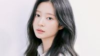 Potret Kim Min Ju, eks IZ*ONE yang Diincar HYBE