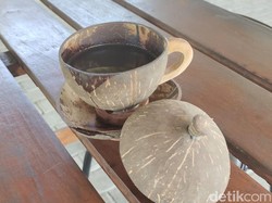 Yuk Seruput Kopi Degan yang Diseduh dengan Air Kelapa Muda