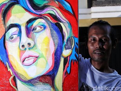 Salut, Seniman Ini Ubah Sampah Plastik Jadi Lukisan