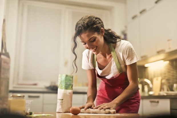 Menjaga pola makan selama pandemi - Memasak dirumah/Foto: pexels.com/Andrea Piacquadio