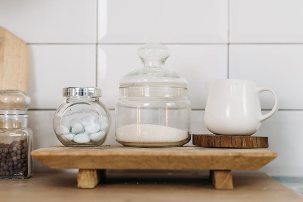 Menjaga pola makan selama pandemi - Mengurangi kadar garam dan gula/Foto: pexels.com/Pavel Danilyuk